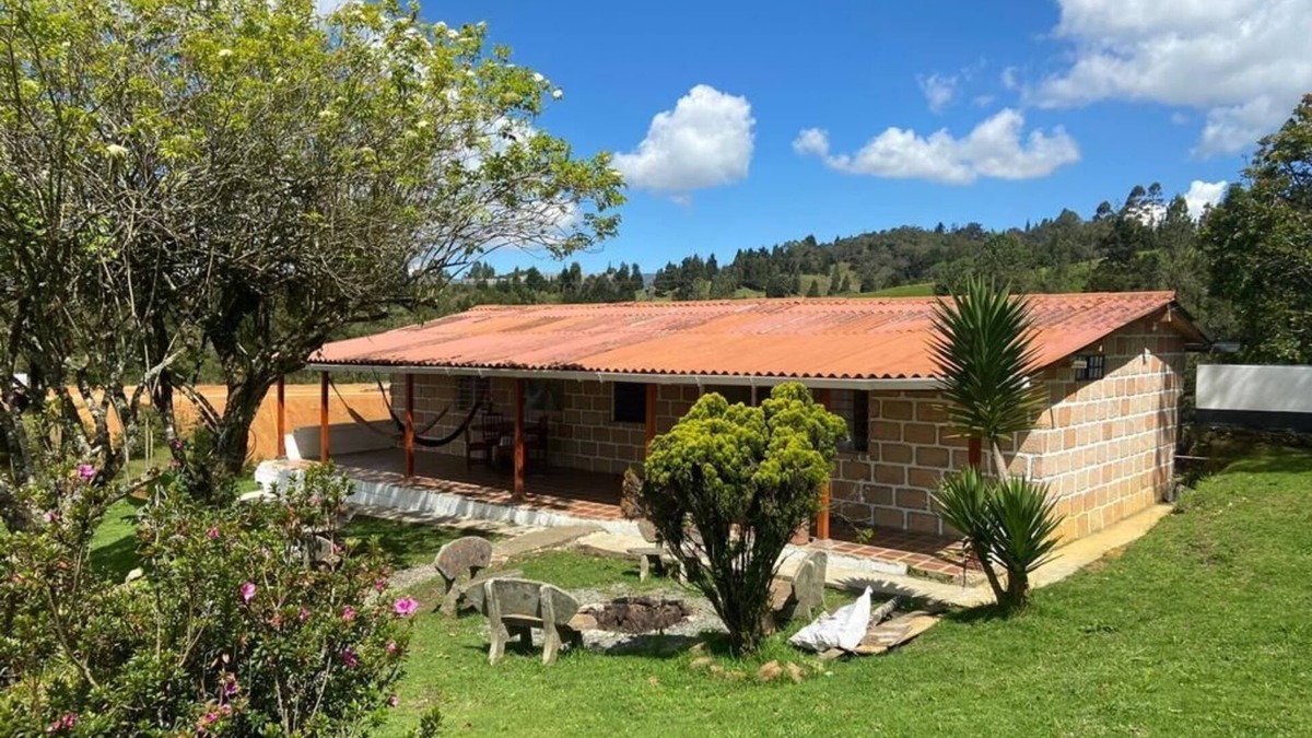 Guarne House | Private accommodation with Jacuzzi, wifi and BBQ area