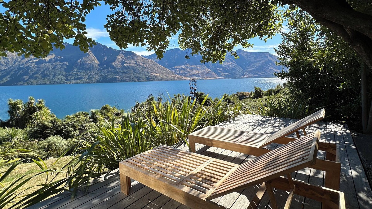 Queenstown House | Private adults only getaway with stunning views