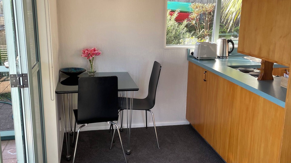 Hilltop Apartment | Private and Comfortable 1 bedroom unit
