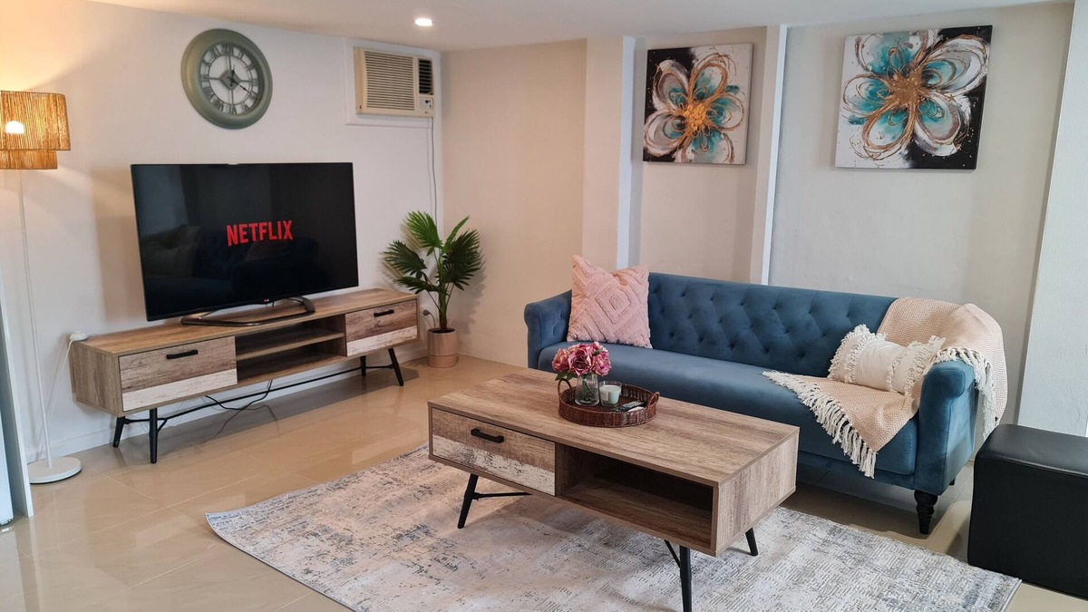 Guildford House | Private and Cosy Two Storey Guest House Near Shops/transport
