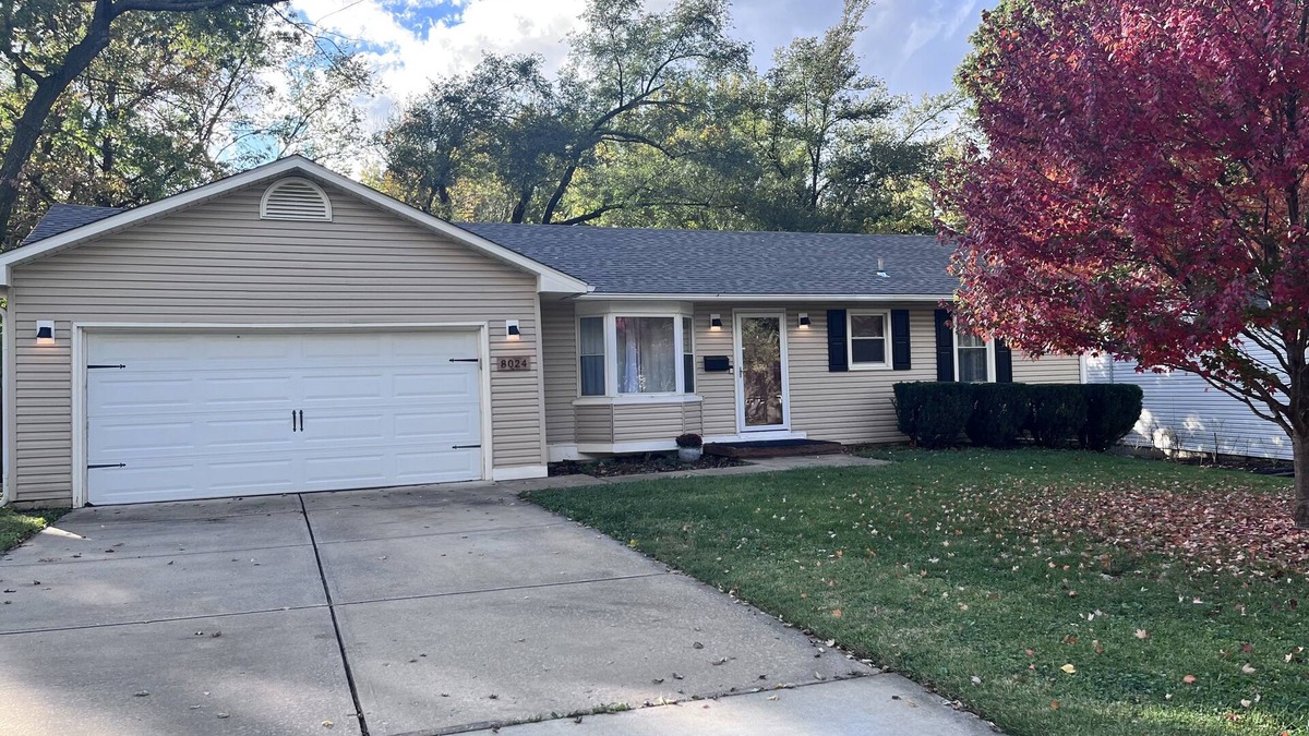 Prairie Village House | Private and Cozy 3BR, 1 BA, Fenced Yard, Central KC location, Quiet Neighborhood