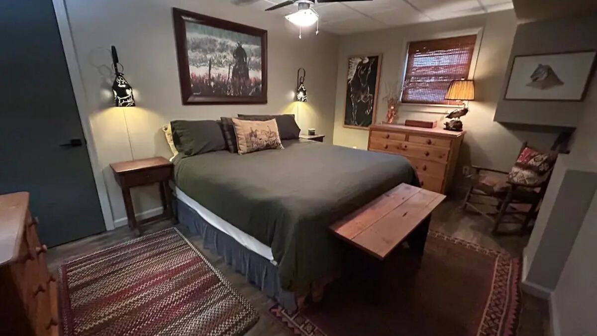 Crestline Heights Apartment | Private and cozy Guest Suite