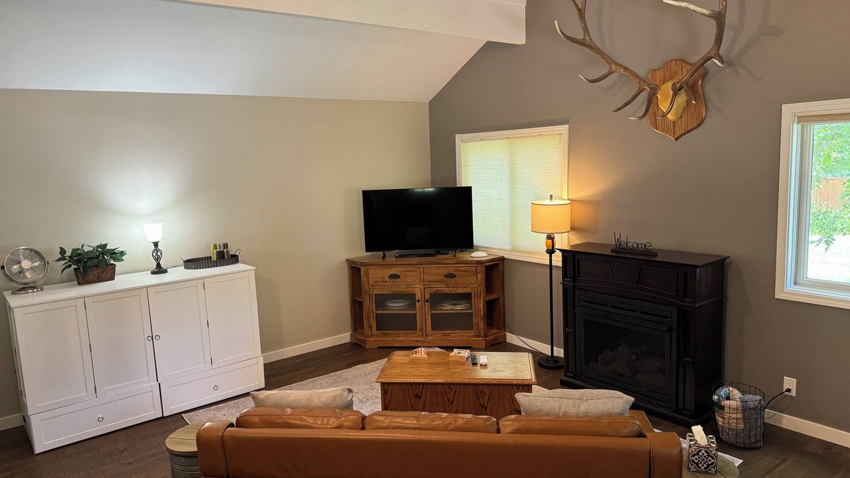 Hoback Junction House | Private and Cozy Guesthouse! Very Selective Booking! Sleeps 4!