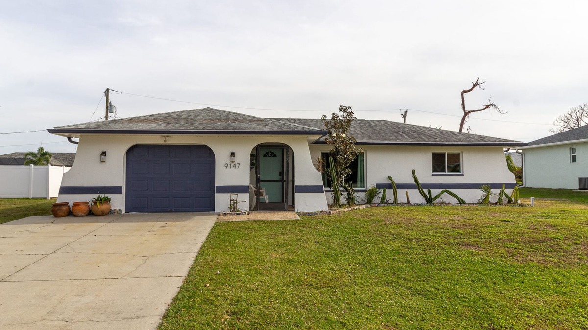 Englewood East House | Private and cozy home - 10 minutes from the beach