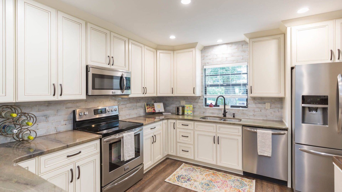 Hyde Park House | Private and Cozy w/hot tub, only a few blocks from Hyde Park Village