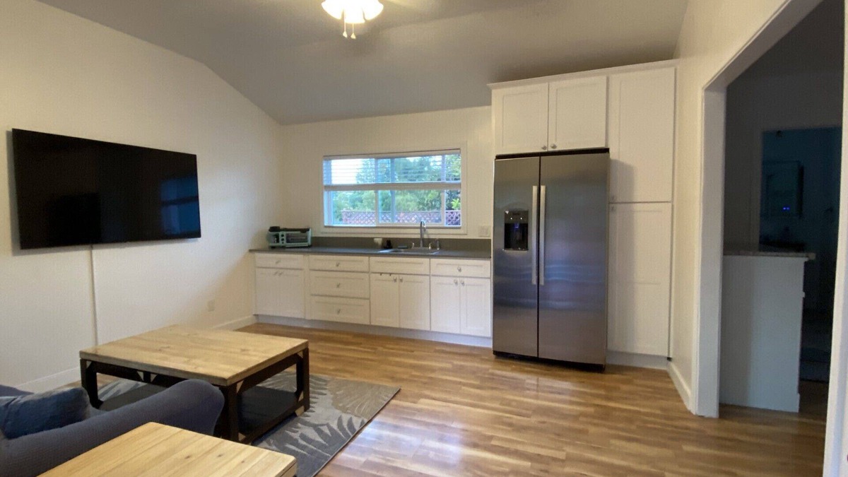 Vista Cottage | Private and Peaceful Guest Home for 1 or 2 Guests