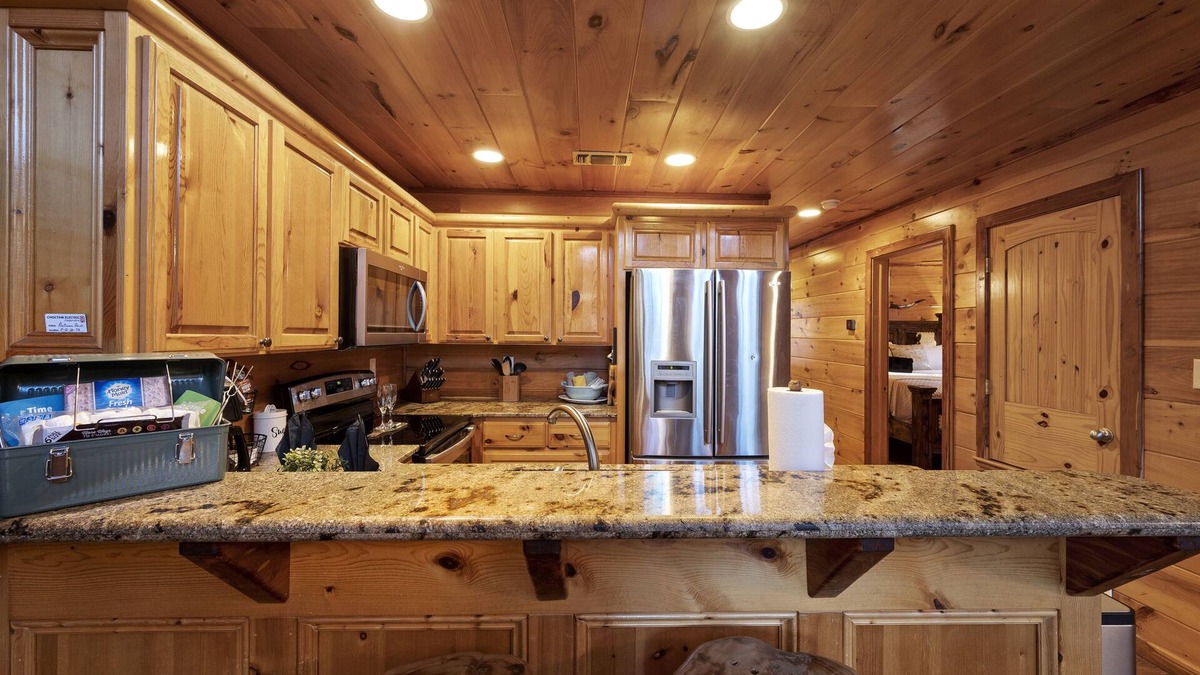 Broken Bow Cabin | Private and Secluded Log Cabin, Hot tub, Grill, Firepit