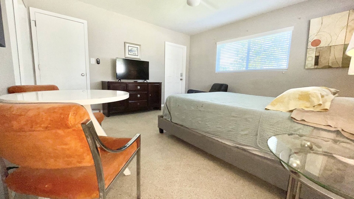 Oakland Park Apartment | Private and Spacious Studio in great location