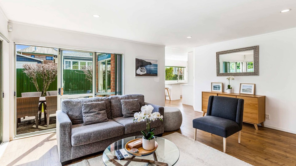 Greenlane - Ellerslie House | Private and sunny 3-bedroom home with parking