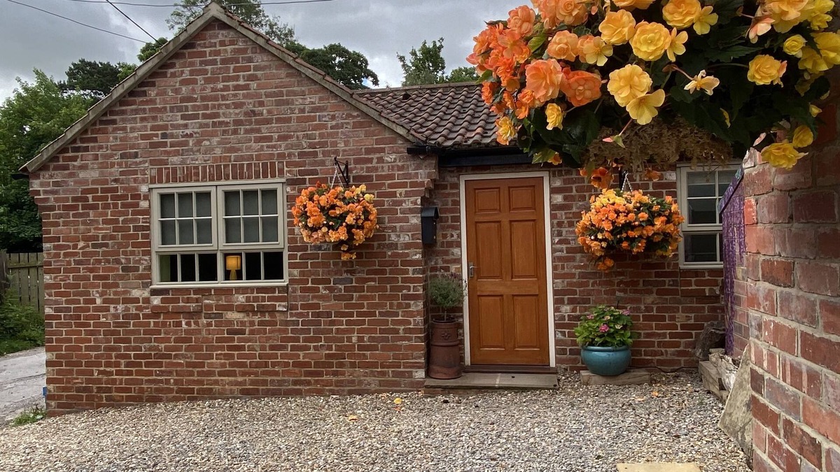 Boroughbridge Apartment | Private Annex, Parking, Wifi, 2mins to J48 A1 M1