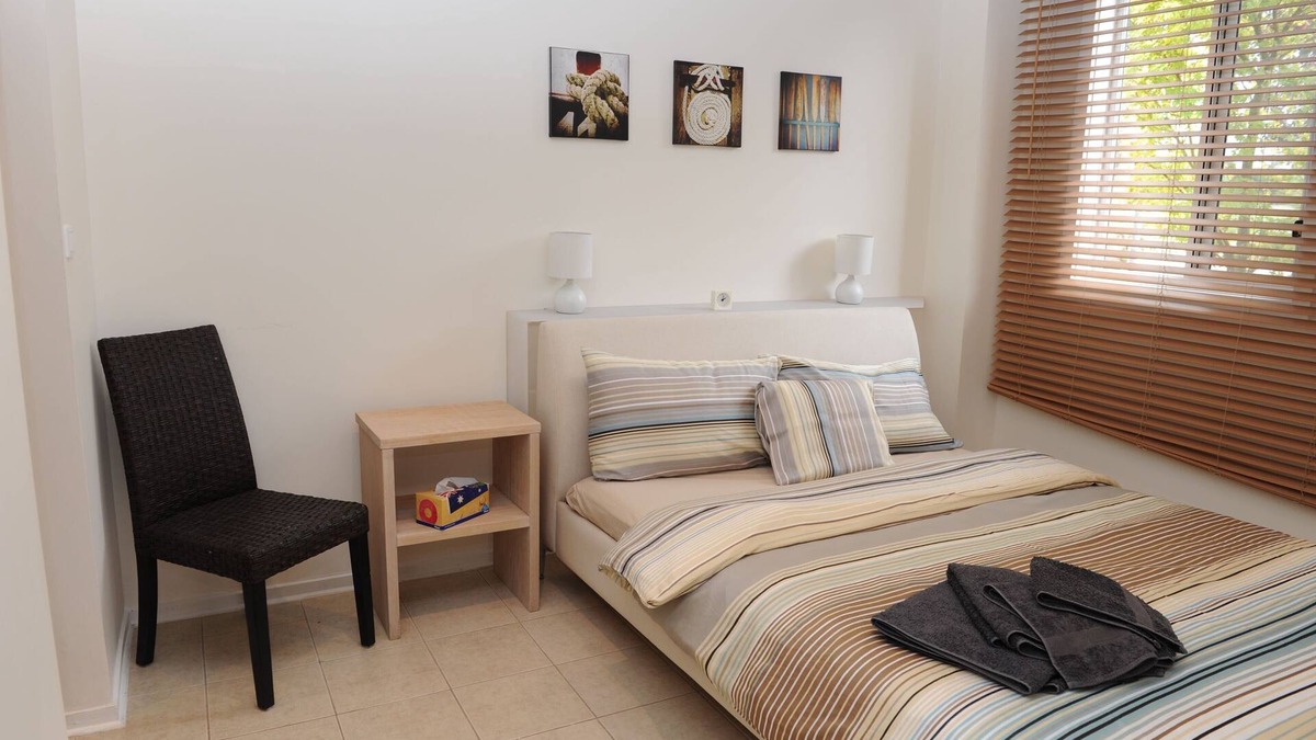 Patterson Lakes Apartment | Private Apartment with lake + beach accsess, WIFI & Aircon