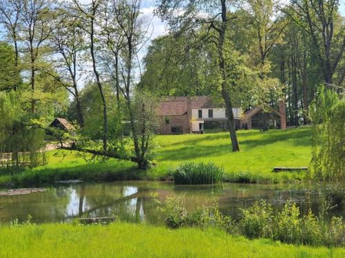 Sandy House | Private Apartment at Woodland Retreat
