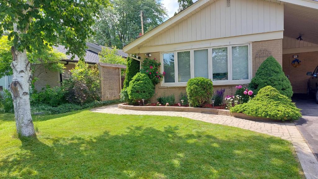 Rexdale Apartment | Private Apartment Close to Airport Toronto Pearson