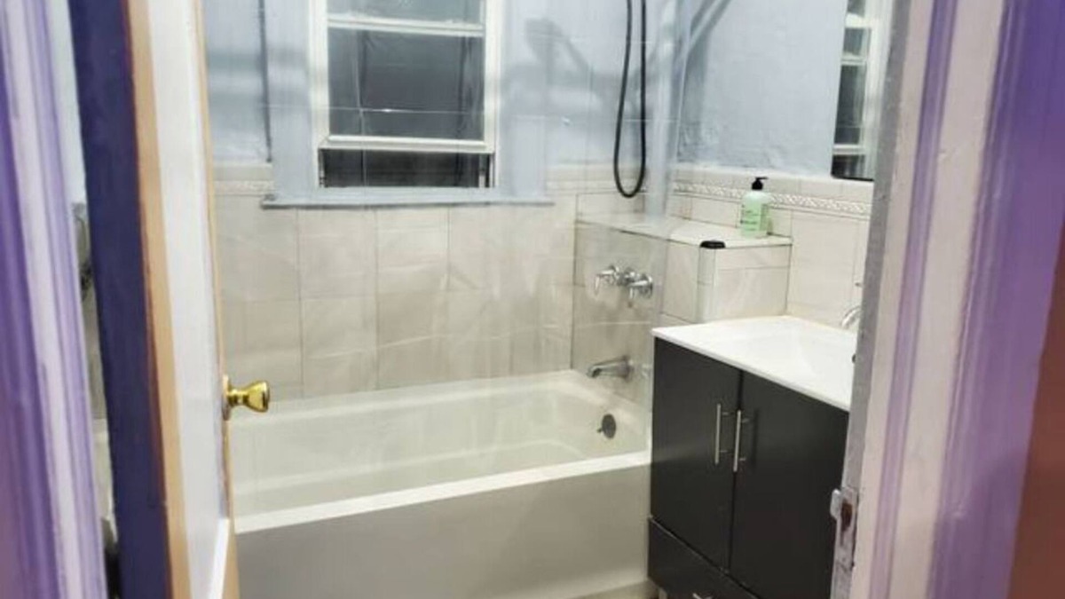 Flatlands Apartment | Private APT w 1 King Bed 1 Lounge Room