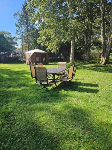 Baywood House | Private Area & Access to Home, Rooms In Bayshore