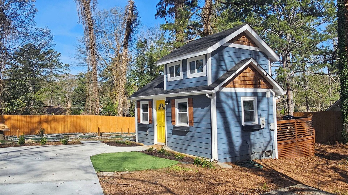 Forest Park Cabin | Private Atlanta Tiny House with nMini Golf Course