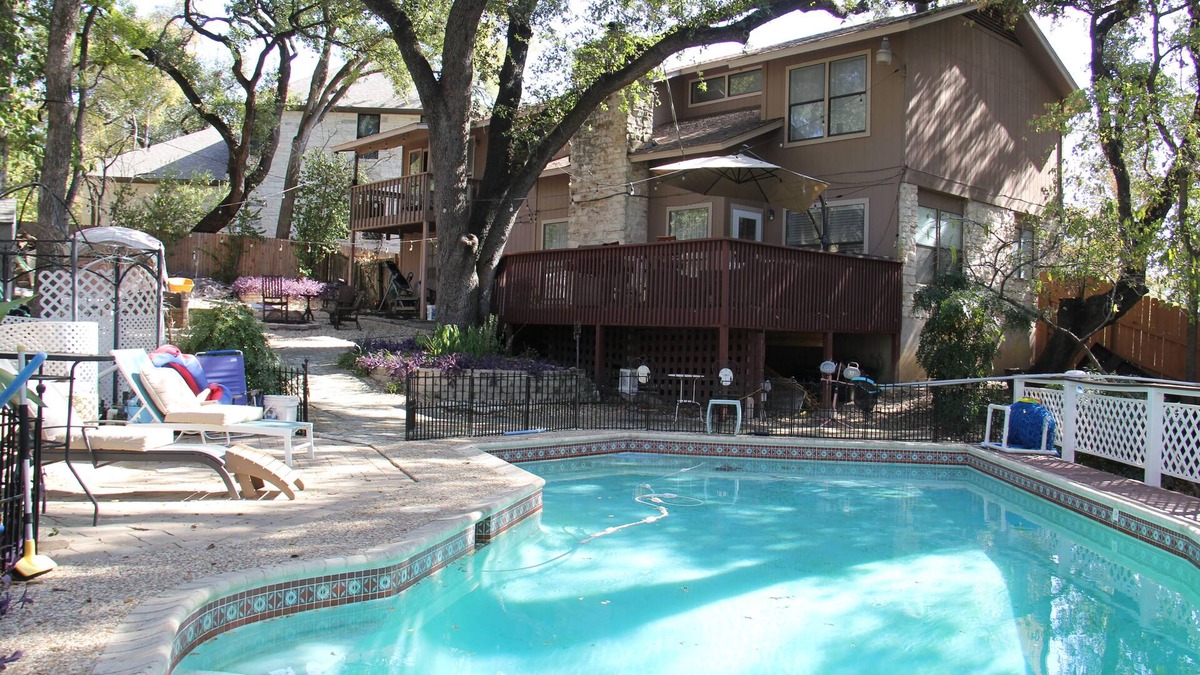 Woodhaven House | Private Austin Oasis, sleeps 10+, 4 Rooms, Game, Campfire, Playscape, Pool, Tent