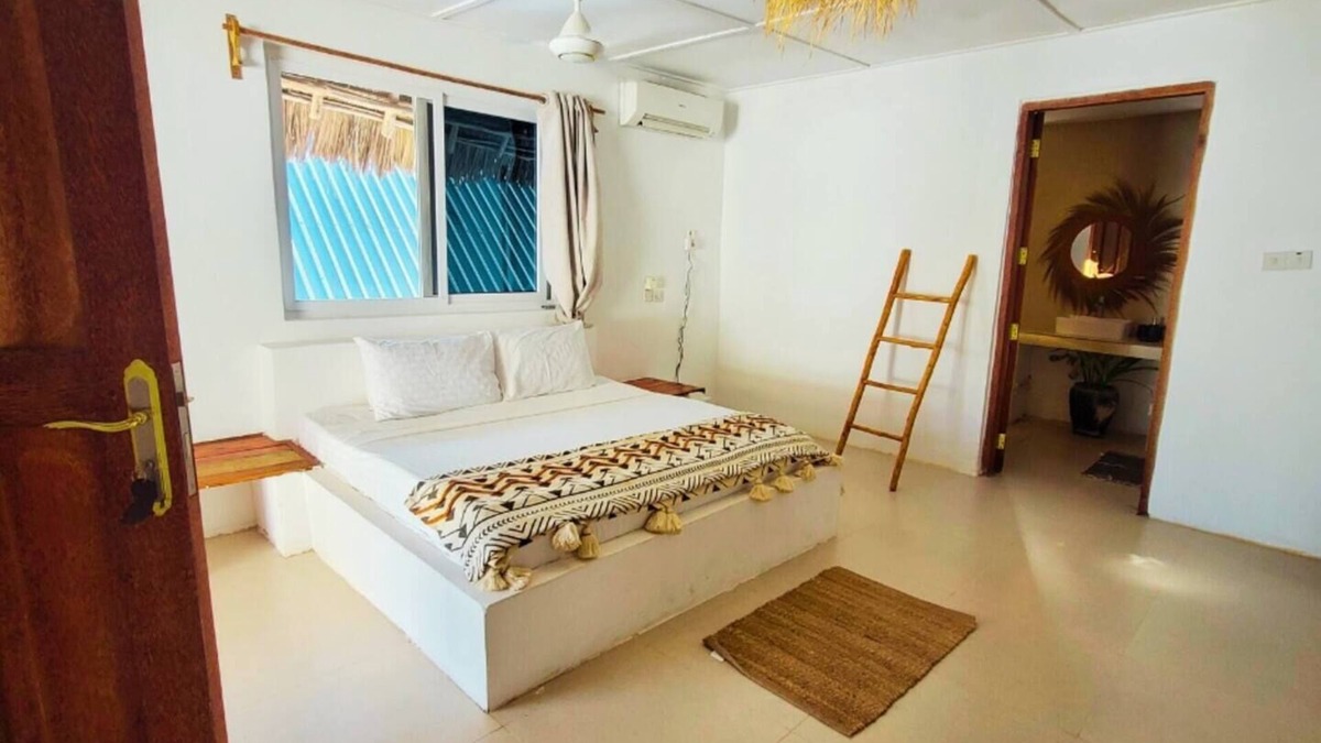 Paje Villa | Private Authentic Island Villa & pool Paje Zanzibar TV WIFI AC 90m to beach