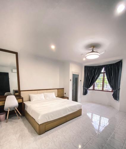 Central Seberang Perai House | Private Bathroom in King Room Bukit Mertajam Alma Impian
