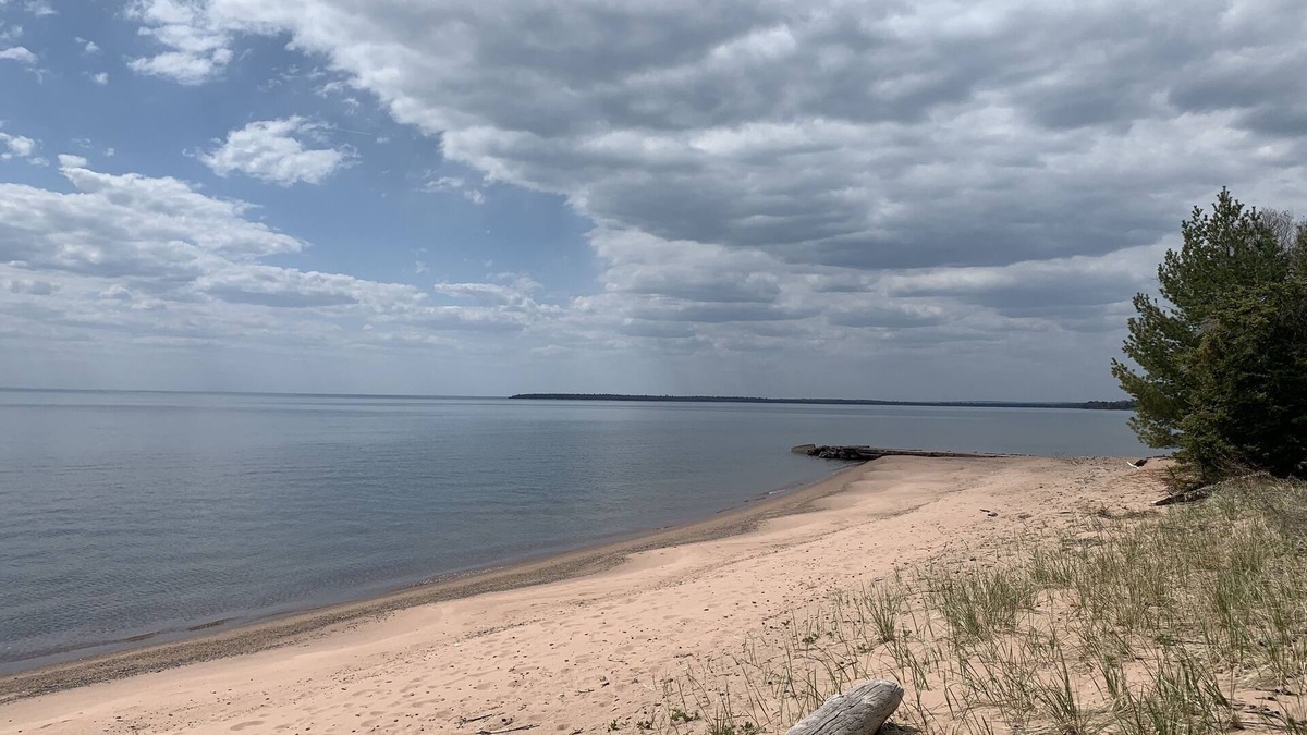 La Pointe House | Private Beach and Endless Water