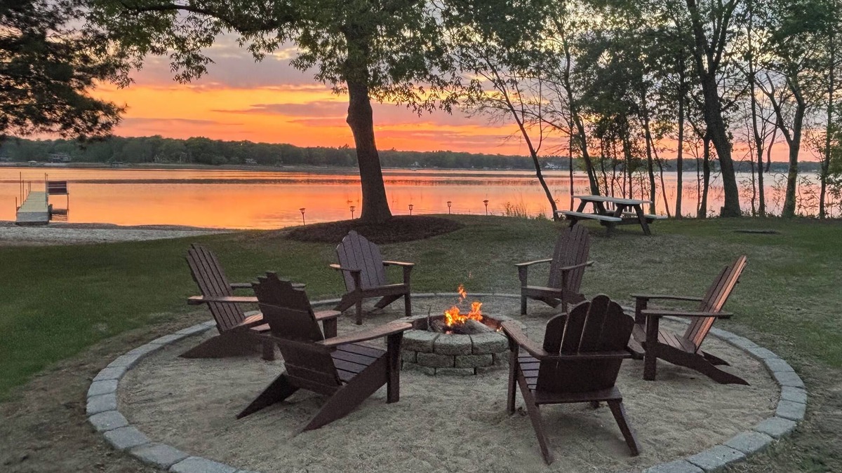 Baxter House | Private Beach and Sunsets on White Sand Lake