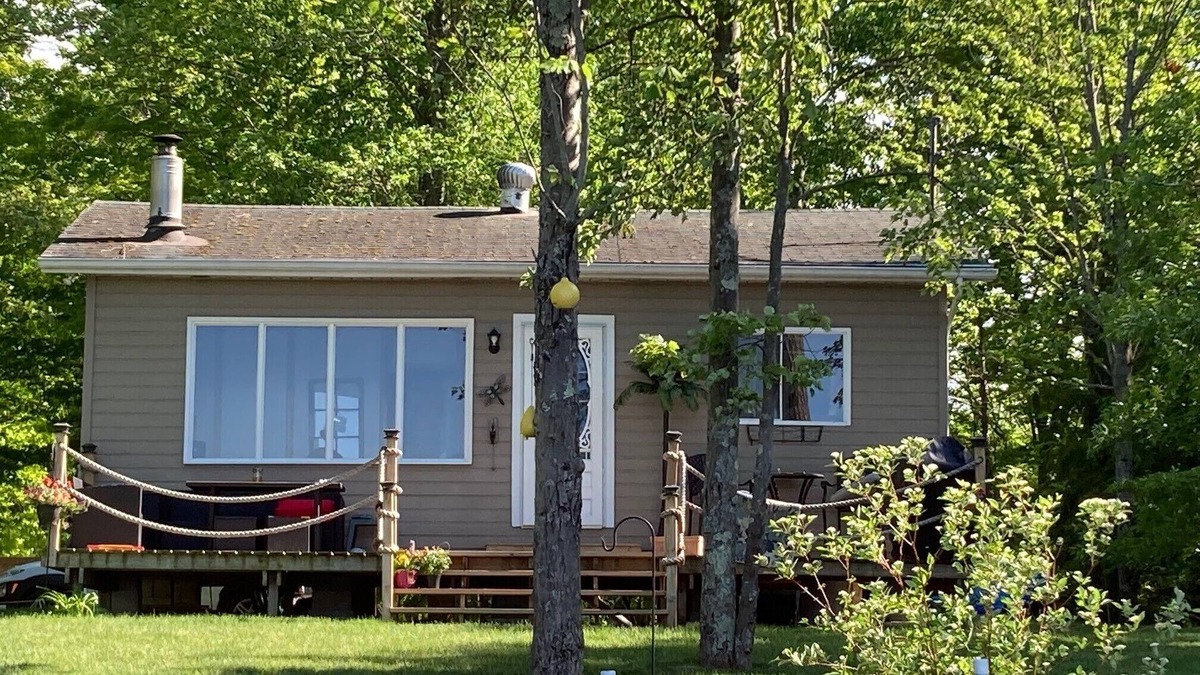 Rideau Lakes Cottage | Private Beach Front Cottage