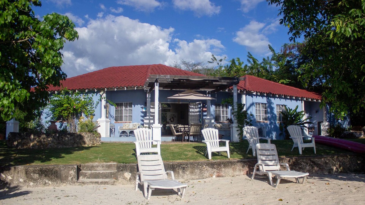Belmont House | Private Beach Front Villa with Pool