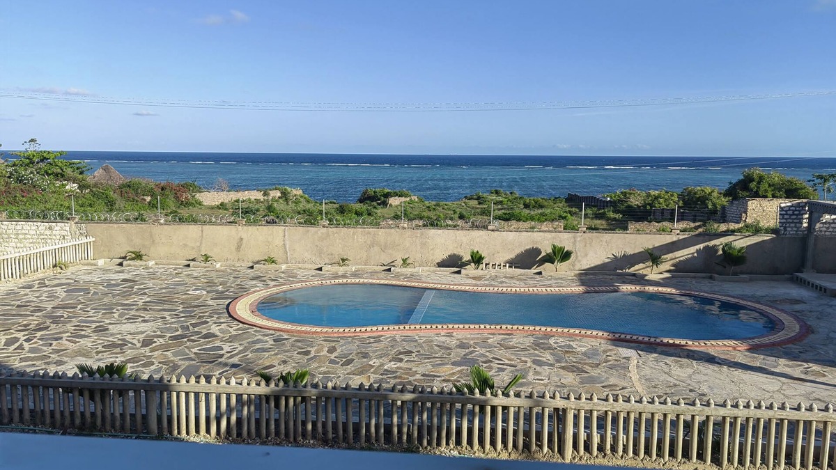 Ras Makamaiwe Apartment | Private beach home with panoramic ocean views