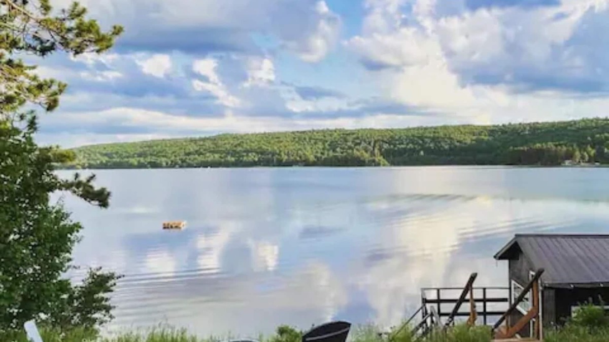 Madawaska Valley Cottage | Private Beach | Hot Tub | Sunny | 3 BDR Cottage