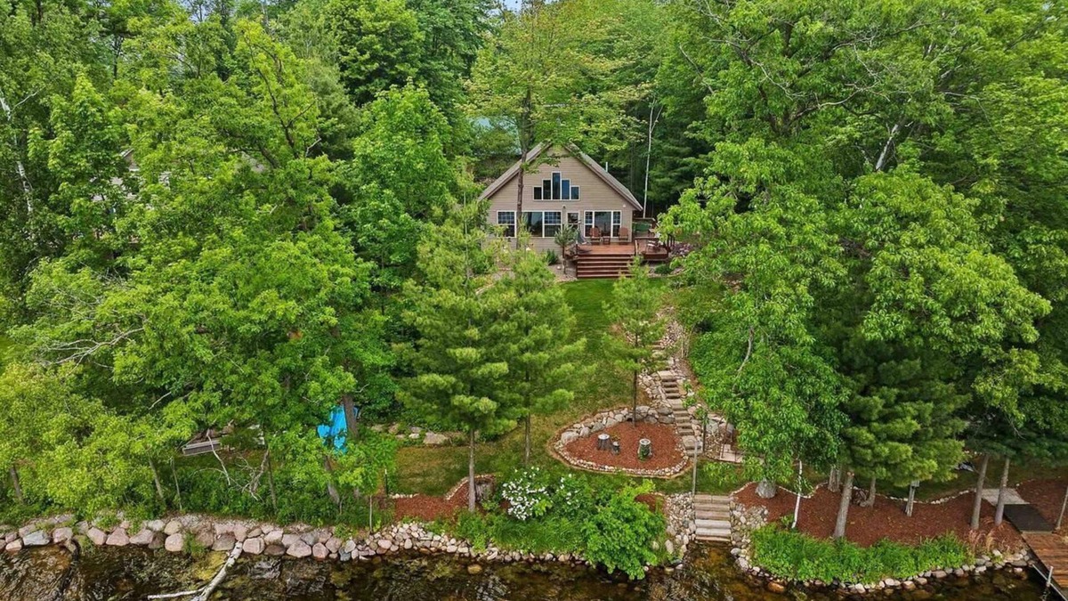 Beaver House | Private beach house in charming Pound on a clear, sandy full rec lake