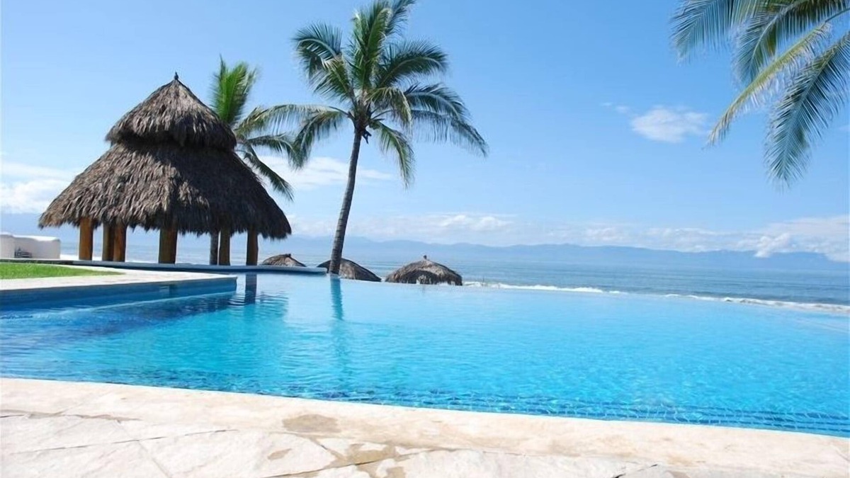La Cruz de Huanacaxtle House | Private Beach House - Sandy Beach with Surf Break/
