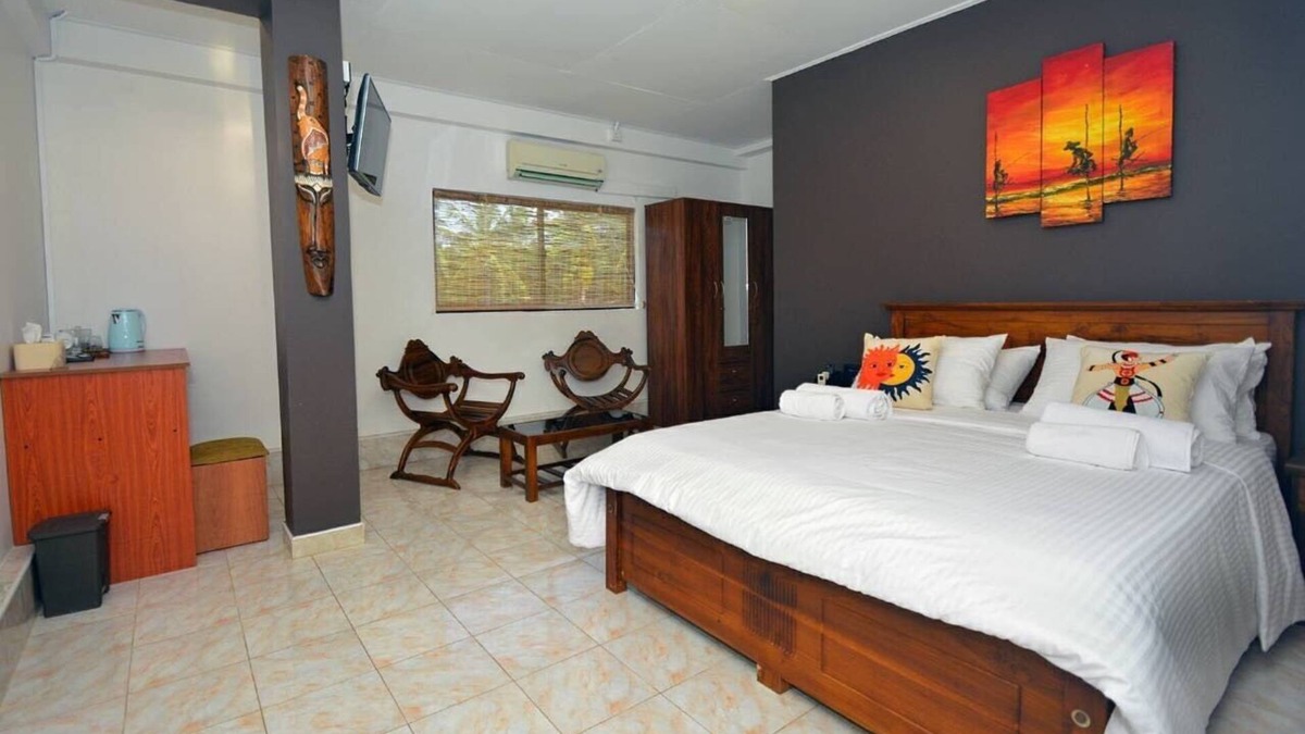 Marawila Villa | Private beach/Max 6people/2bed room/Wifi/Gym/