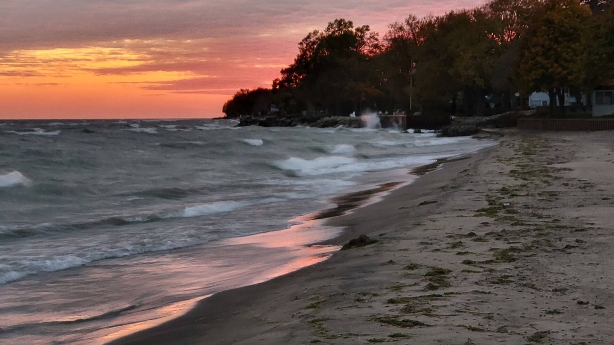 Kingsville House | Private beach on Lake Erie, beach games & toys.