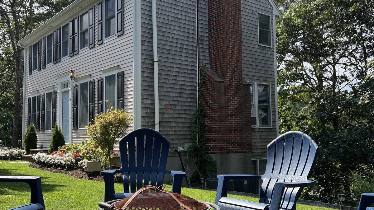 South Chatham House | Private Beach on Pond, Linens Included, Kayak & Canoe. All Rooms w/Pond Views!