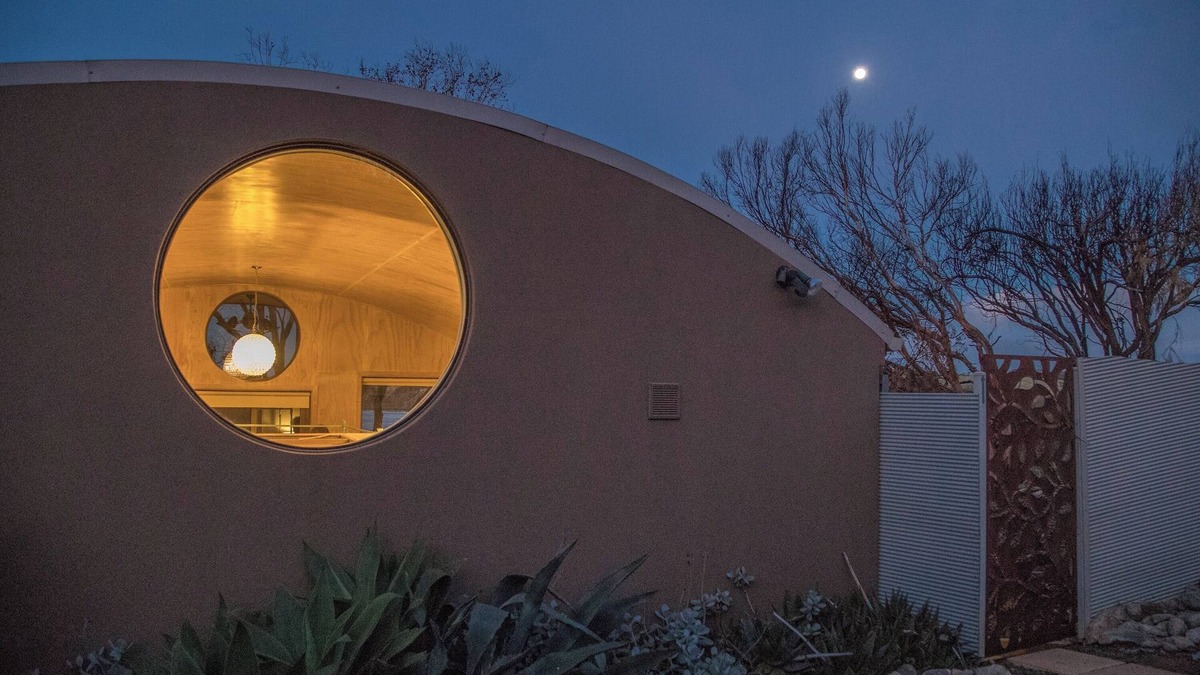 Duncan House | Private Beach Retreat Dome, 2 minutes walk to stunning Snelling Beach