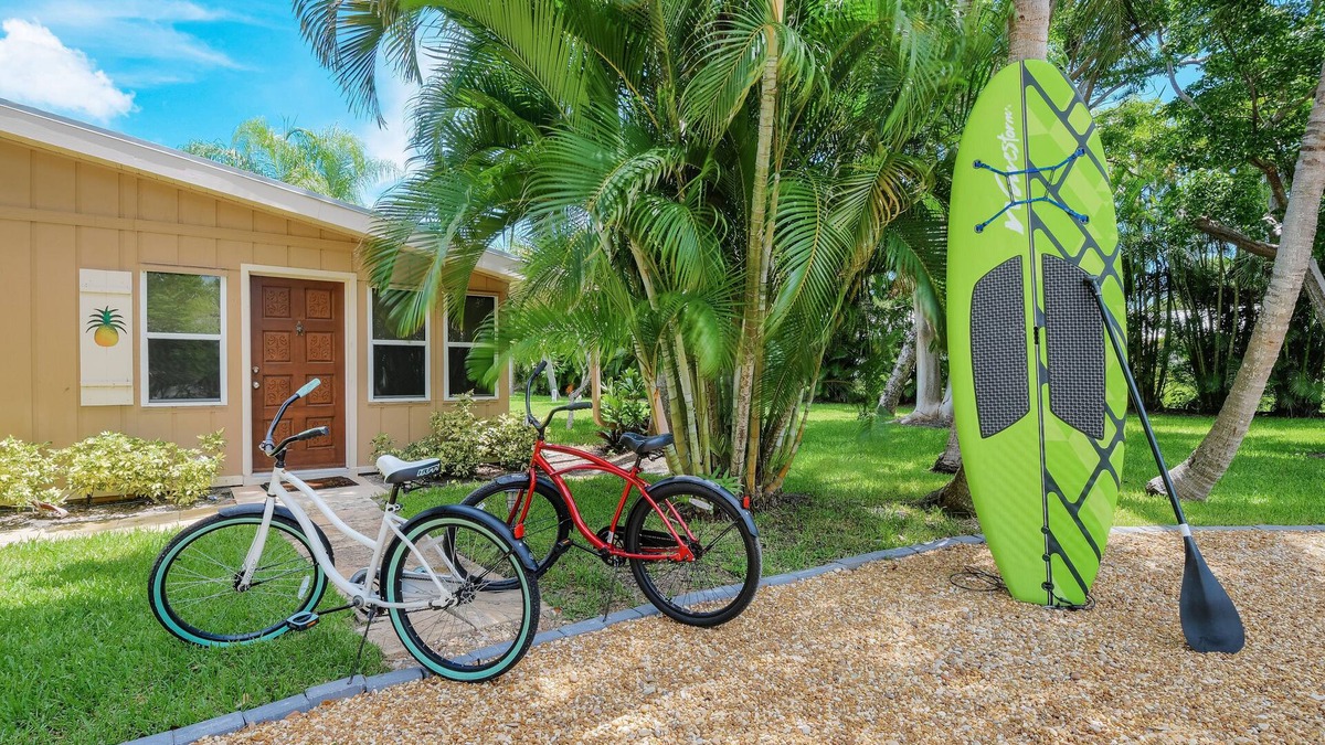 South Beach House | PRIVATE BEACH STEPS FROM OCEAN PARADISE,ORCHID ISLAND PETS ALLOWED DISCOUNT