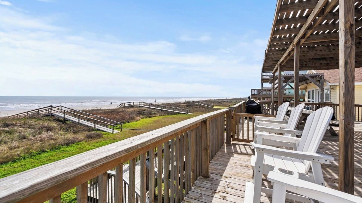 Freeport House | Private Beach Walkover, Sunset Views & Room to Gather