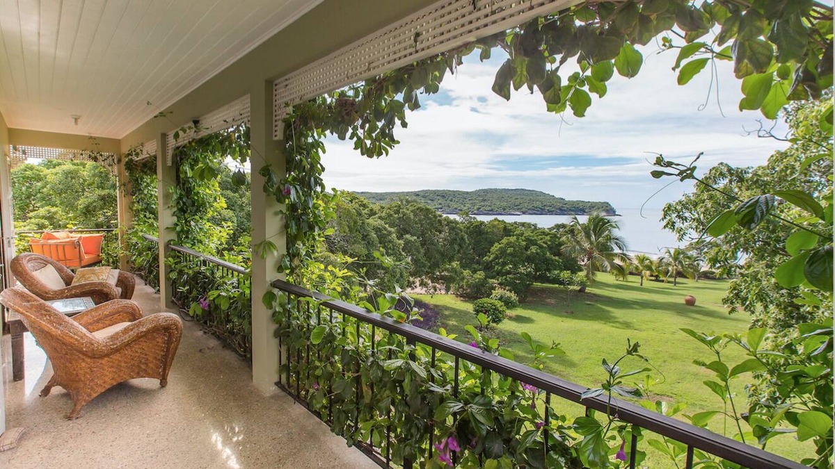 Treasure Beach Villa | Private Beachfront garden villa with Pickleball court - Coquina