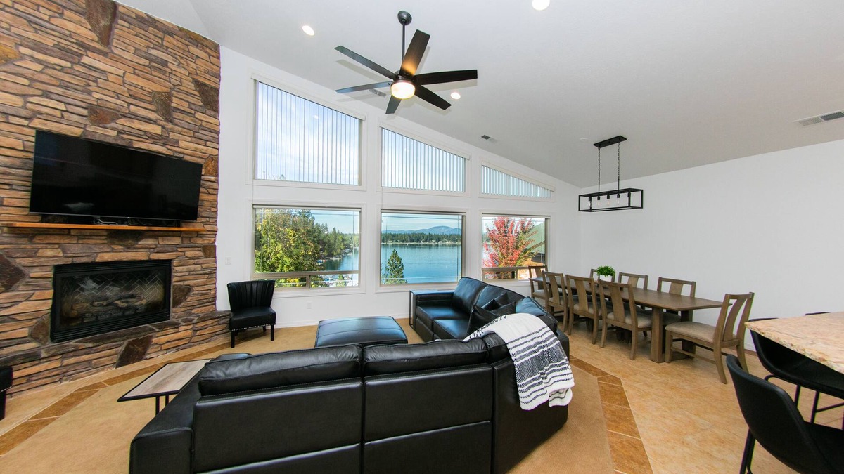 Hayden View Estates House | Private beautiful lake home 2 car garage w/dock & kayak access-3 miles to town!