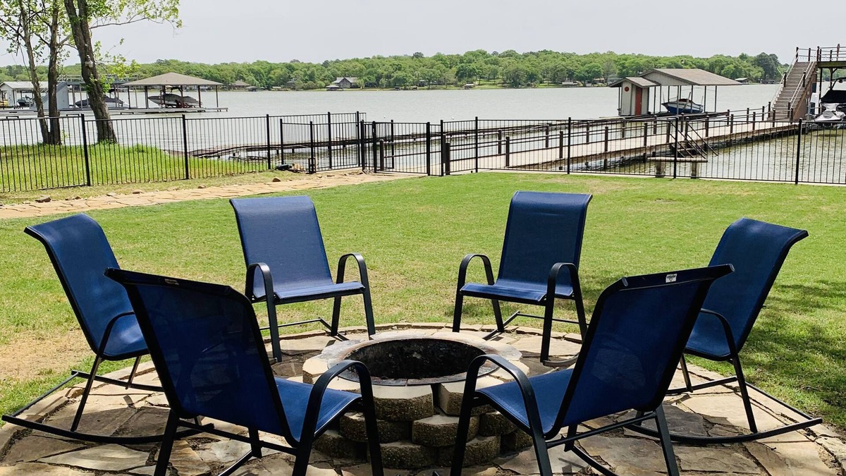 Enchanted Oaks House | Private Beautiful Waterfront Home. Boat Dock to enjoy Sunrise and Sunsets!