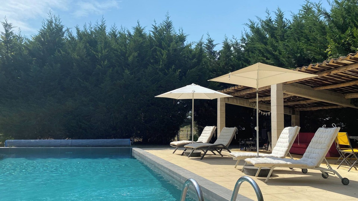 Eyragues Bed & Breakfast | Private bed and breakfast on a Family farm 5 minutes from Saint Remy de Provence