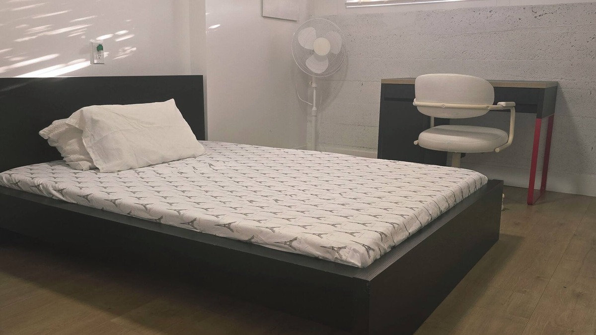 Delta Bed & Breakfast | Private bedroom (2) in shared suit