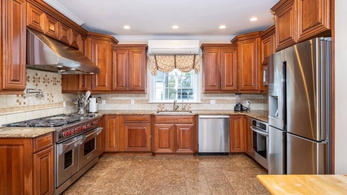 North Side House | Private Bedroom #4 and Bath 26 Min to NYC!