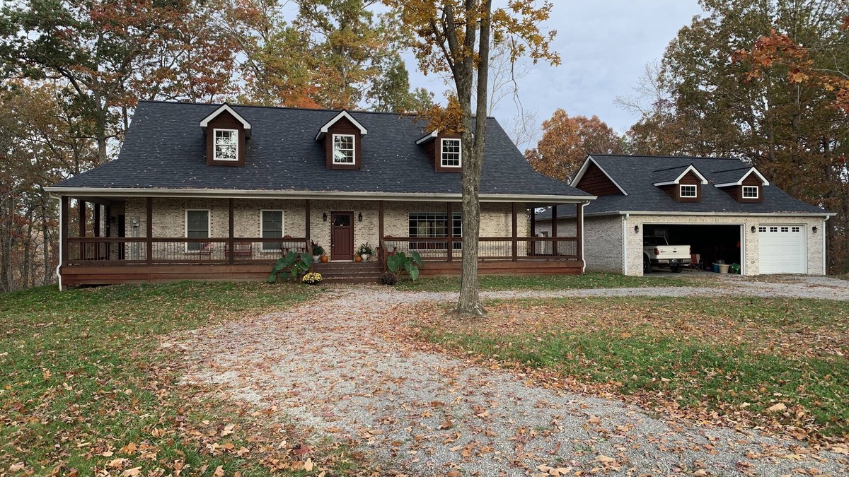 Pittsburg House | Private brick home in the woods near lake