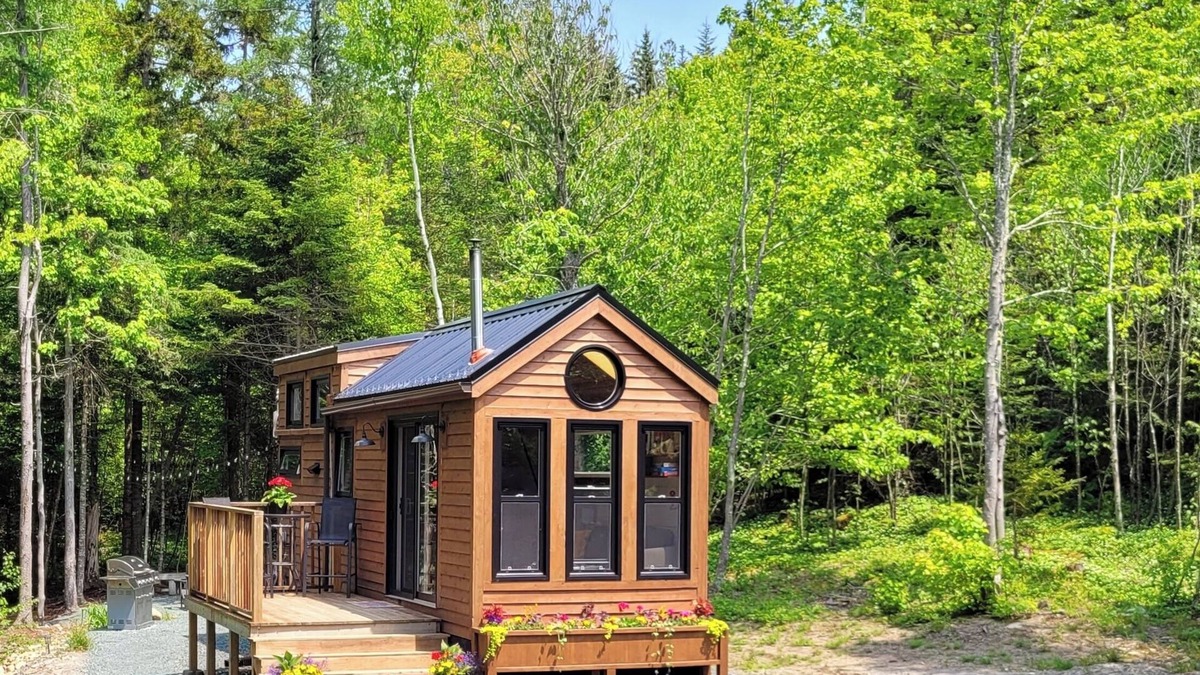 Clifton Royal House | Private Brook-Side Tiny House in the Woods with Gazebo