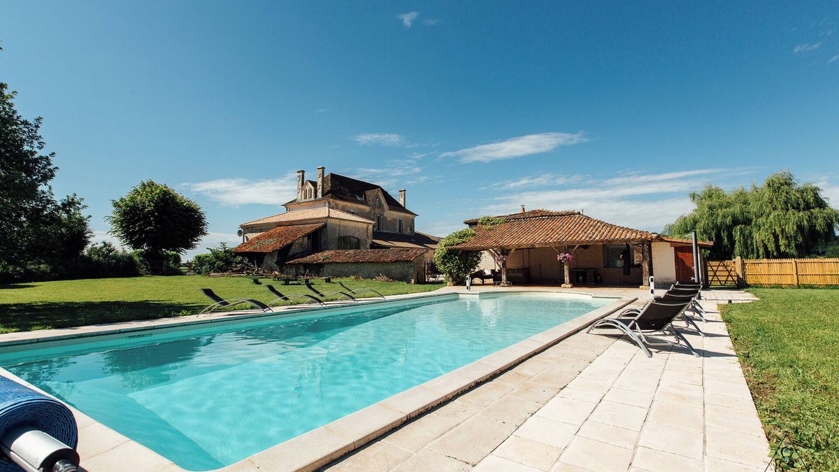 Saint-Germain-de-Vibrac House | Private Country house surrounded by vines, with a private pool. Up to 20 people