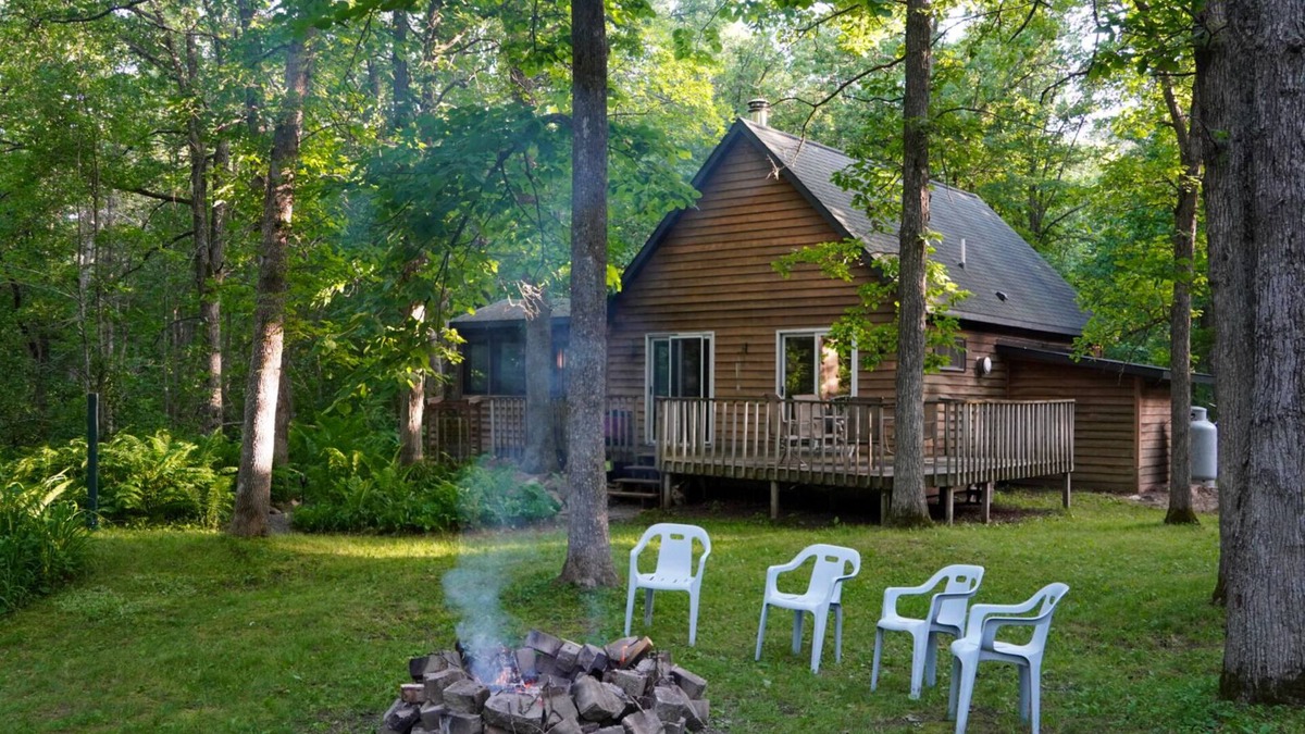 Markville Cabin | Private Cabin - 5 acres - near Hinckley Casino!