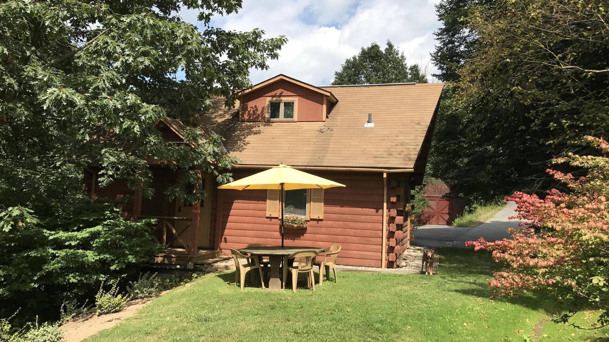 Bairdford Cabin | Private Cabin, clean, 20 Min. from downtown Pittsburgh, 1 brm +. loft sleeps 6