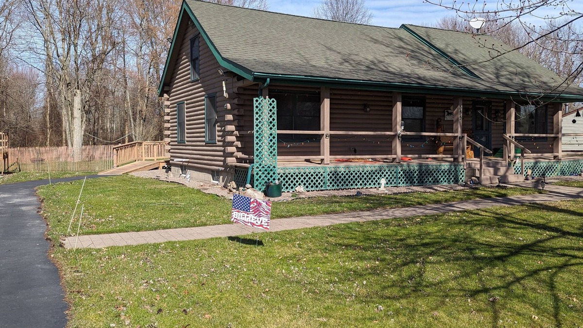 Athol Springs House | Private Cabin Home, lots of room!