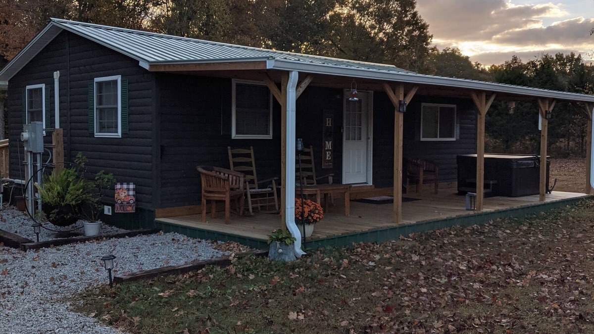 Columbia Cabin | Private cabin located on 7 acres in the country
